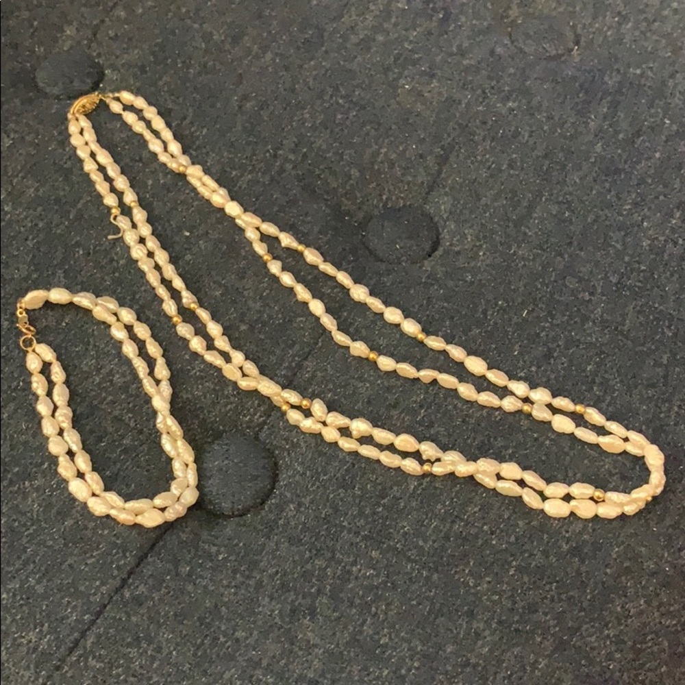 Pearl necklace and bracelet